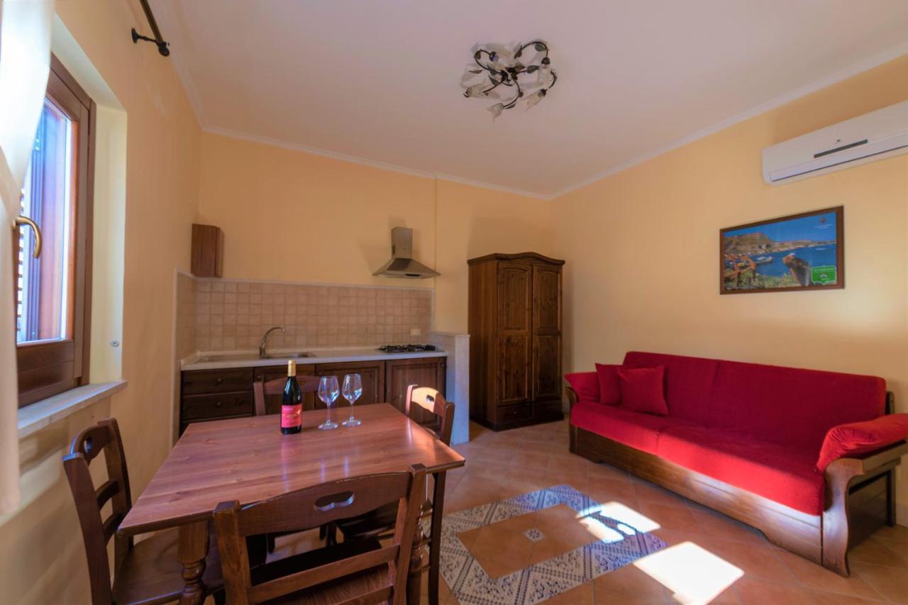 Casa Vacanze S. Marco Valderice Esterno foto