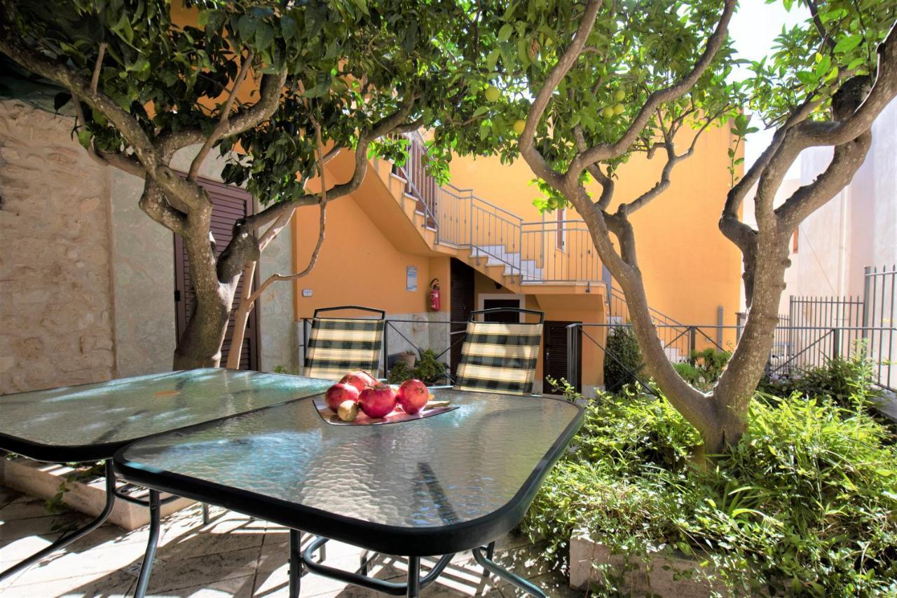 Casa Vacanze S. Marco Valderice Esterno foto